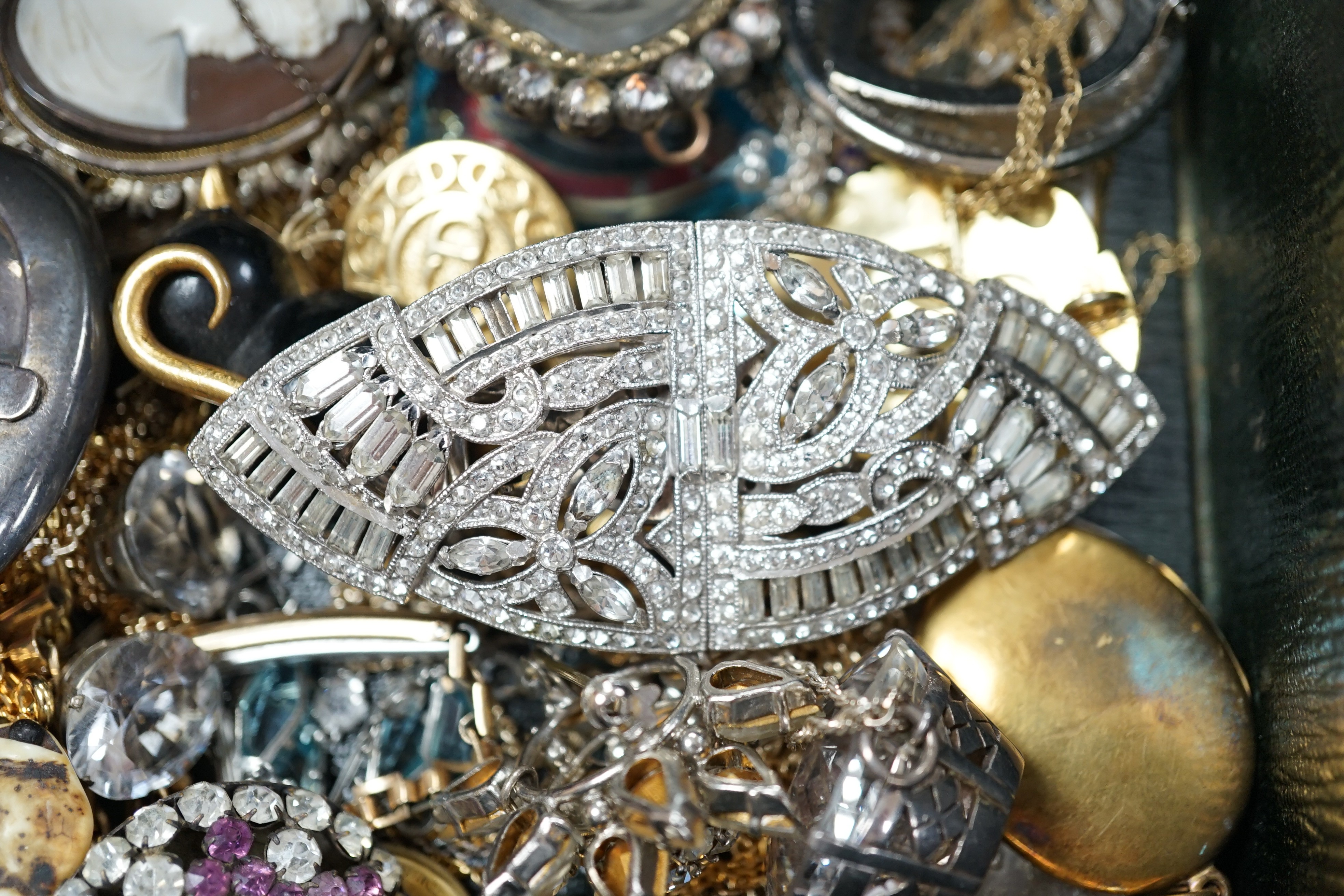 Mixed mainly costume jewellery including paste set necklace, pendant necklaces, silver lockets, lighters etc.